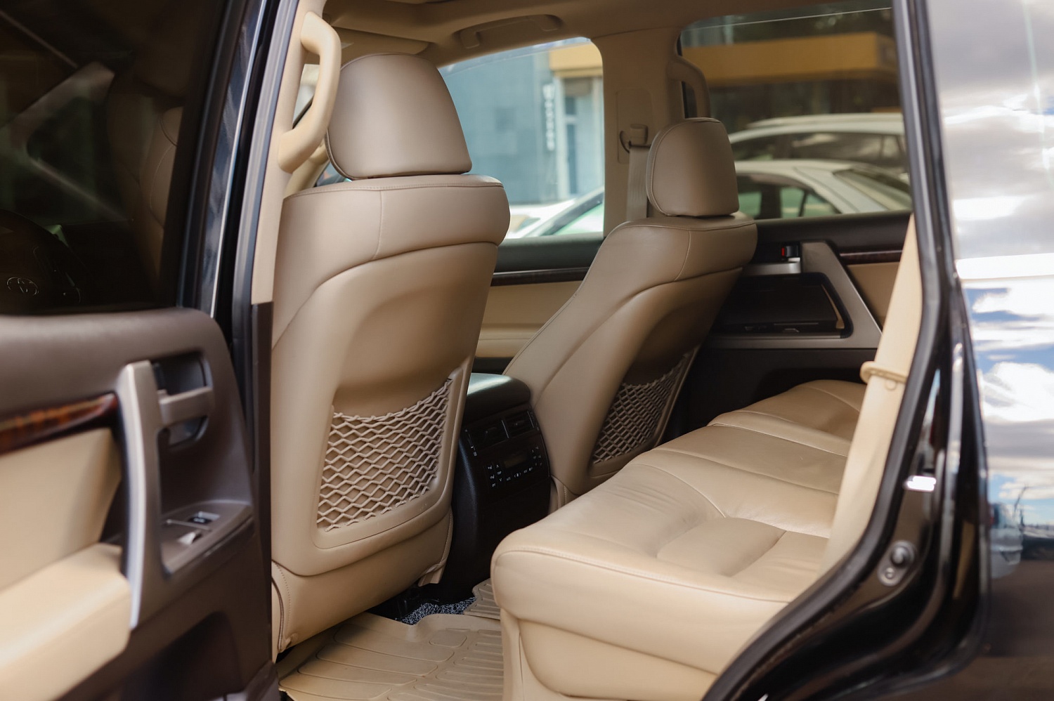 Аренда автомобиля Toyota Land Cruiser 200